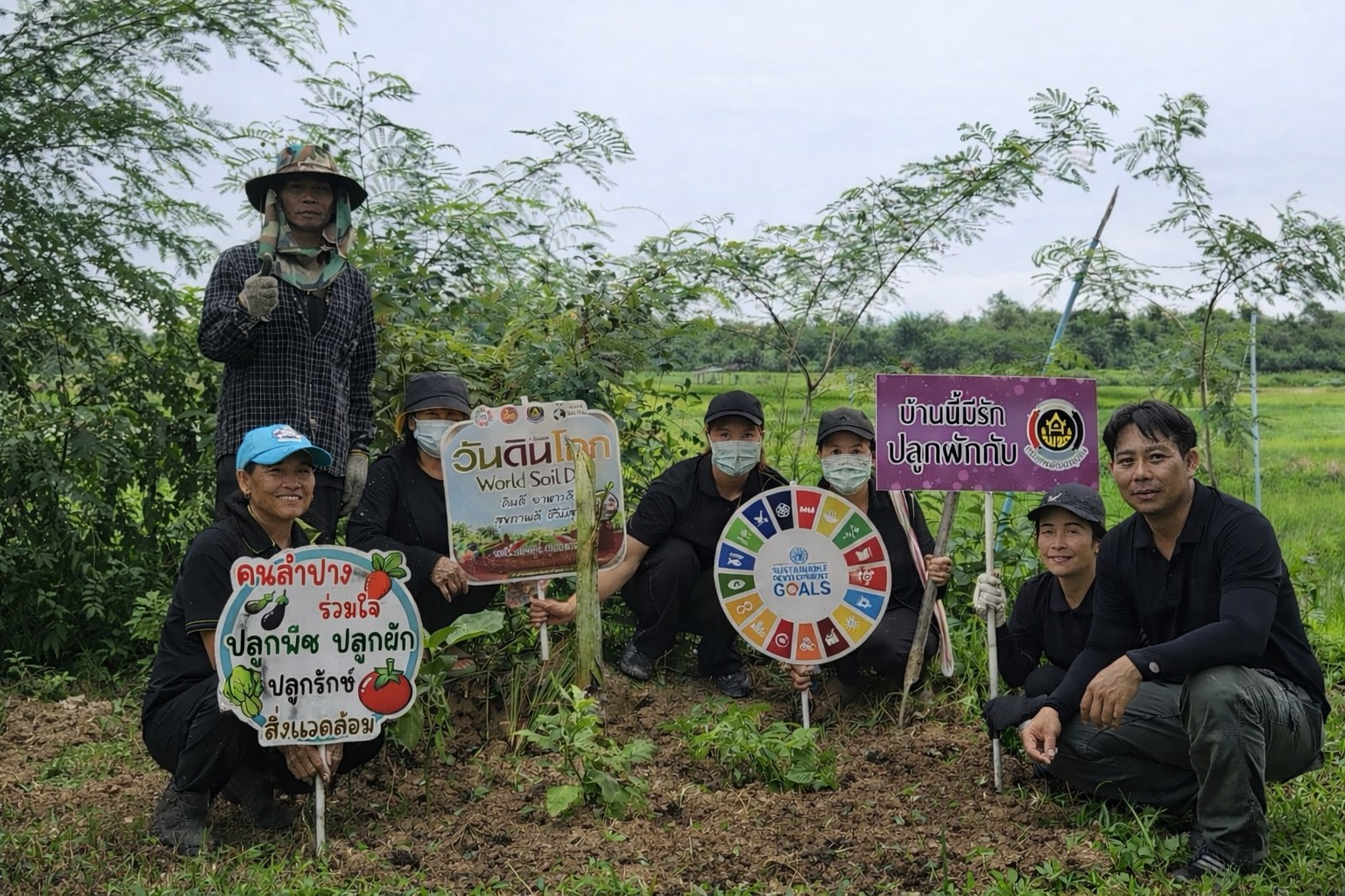 สำนักงานพัฒนาชุมชนอำเภอเกาะคา ดำเนินการขยายผลการน้อมนำหลักปรัชญาของเศรษฐกิจพอเพียงสู่ครัวเรือน โคก หนอง นา นายกิตติพงษ์ กินิศรี บ้านหนองหล่าย หมู่ที่ 4 ตำบลเกาะคา อำเภอเกาะคา จังหวัดลำปาง